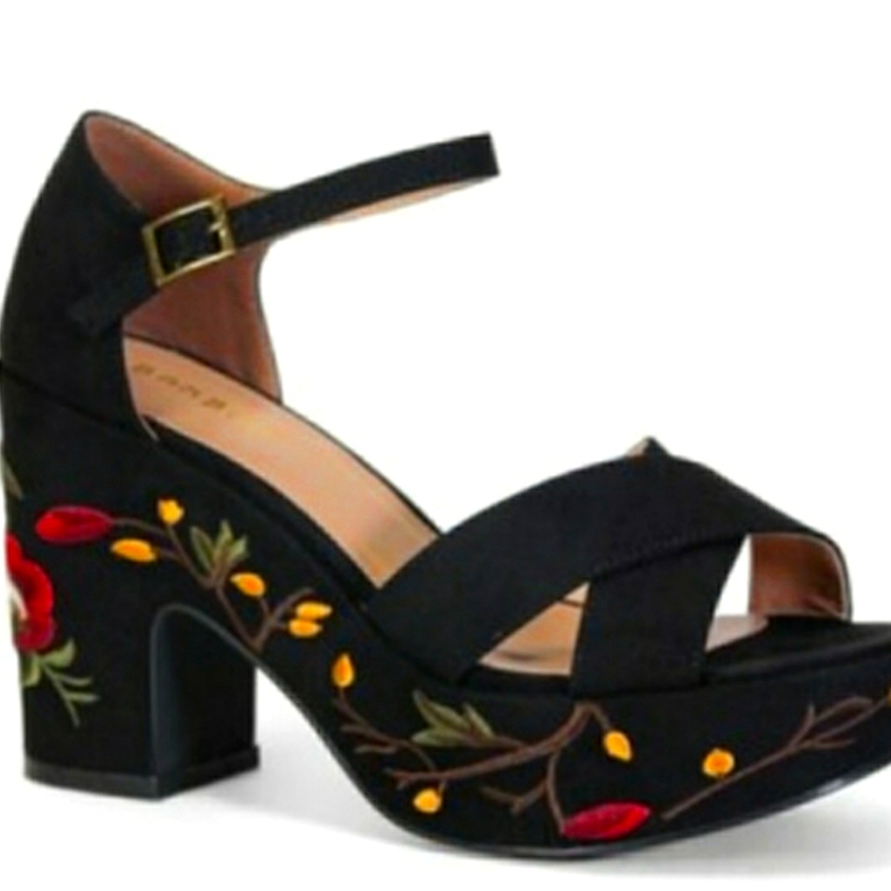 NIB Ladies Bamboo Heels